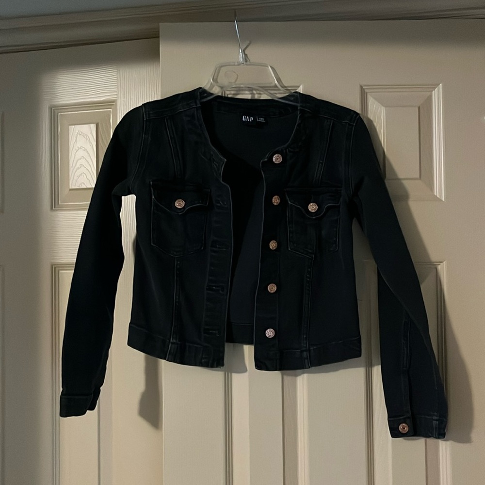 Fitted Black Denim GAP Jacket with Coppery Buttons